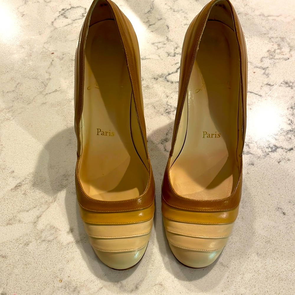 **Make offers!** Nude gradient Christian Louboutin heels